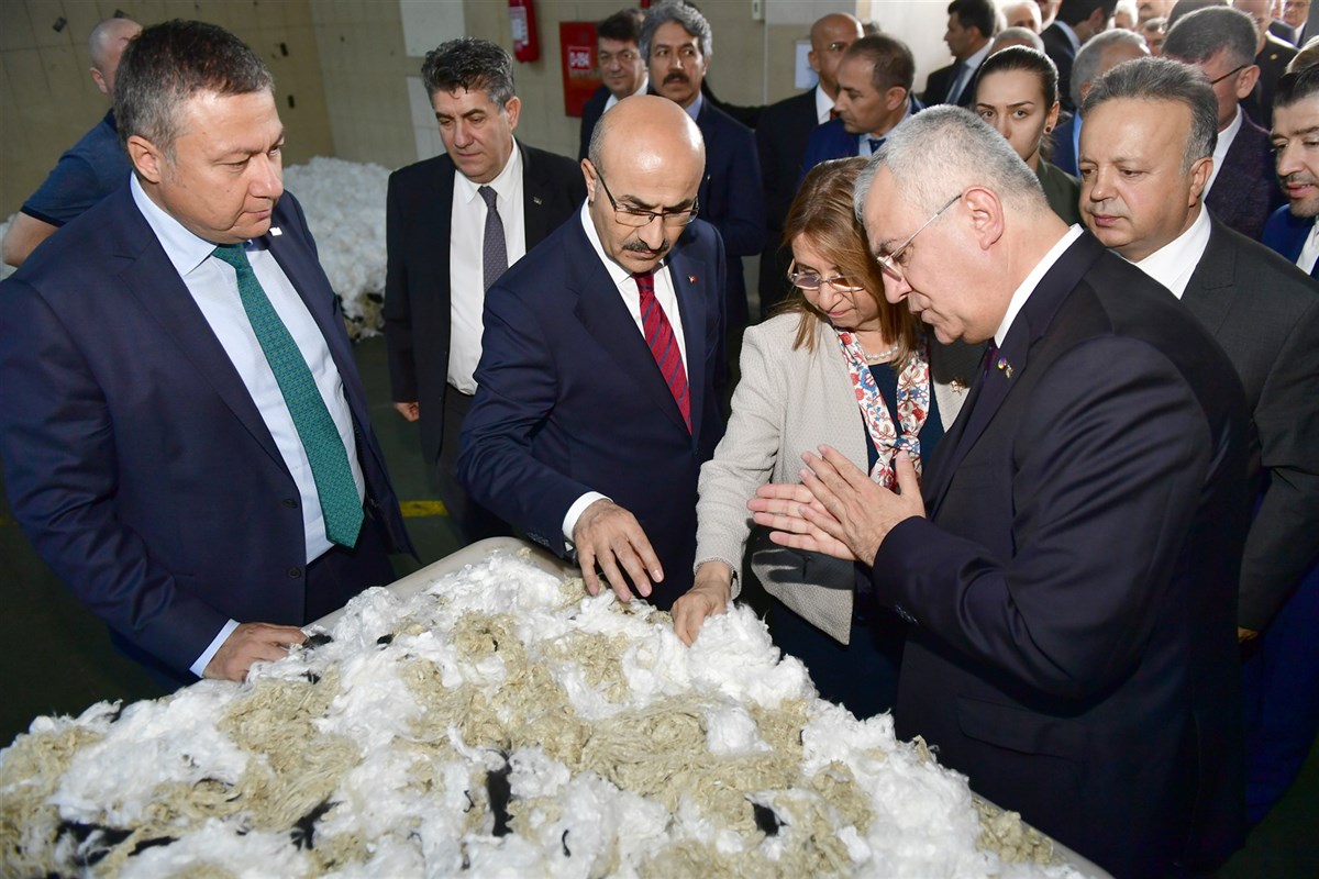 ticaret bakani sayin ruhsar pekcan kivanc tekstil firmasinda incelemelerde bulundu ticaret bakani sayin ruhsar pekcan kivanc tekstil firmasinda incelemelerde bulundu